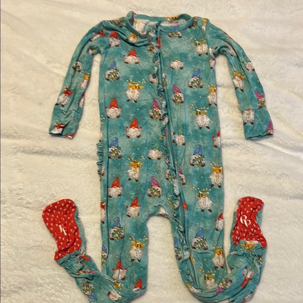 Posh Peanut 3T Ruffle Butt One Piece Foot Pajama in Gnomey Print